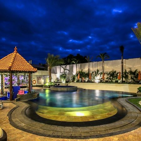 Kj Hotel Yogyakarta Exterior foto