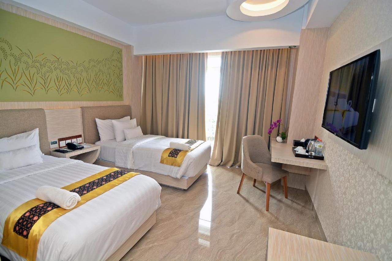 Kj Hotel Yogyakarta Exterior foto