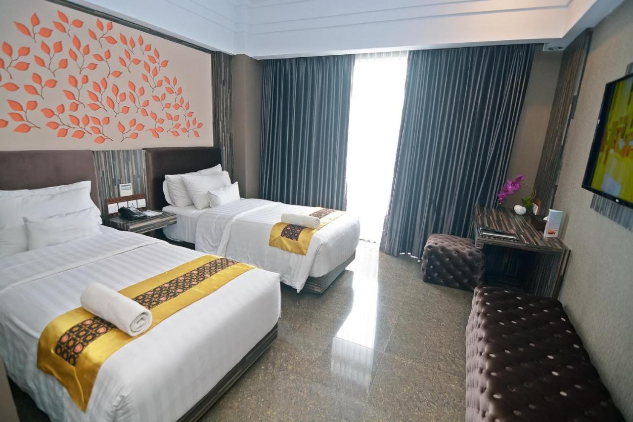 Kj Hotel Yogyakarta Exterior foto