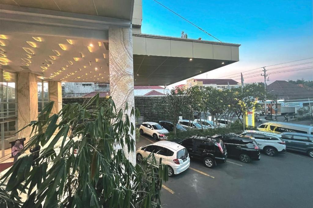 Kj Hotel Yogyakarta Exterior foto