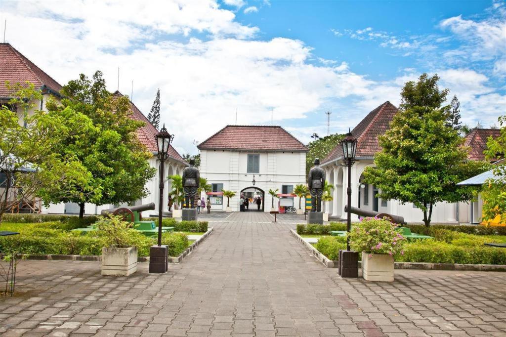 Kj Hotel Yogyakarta Exterior foto
